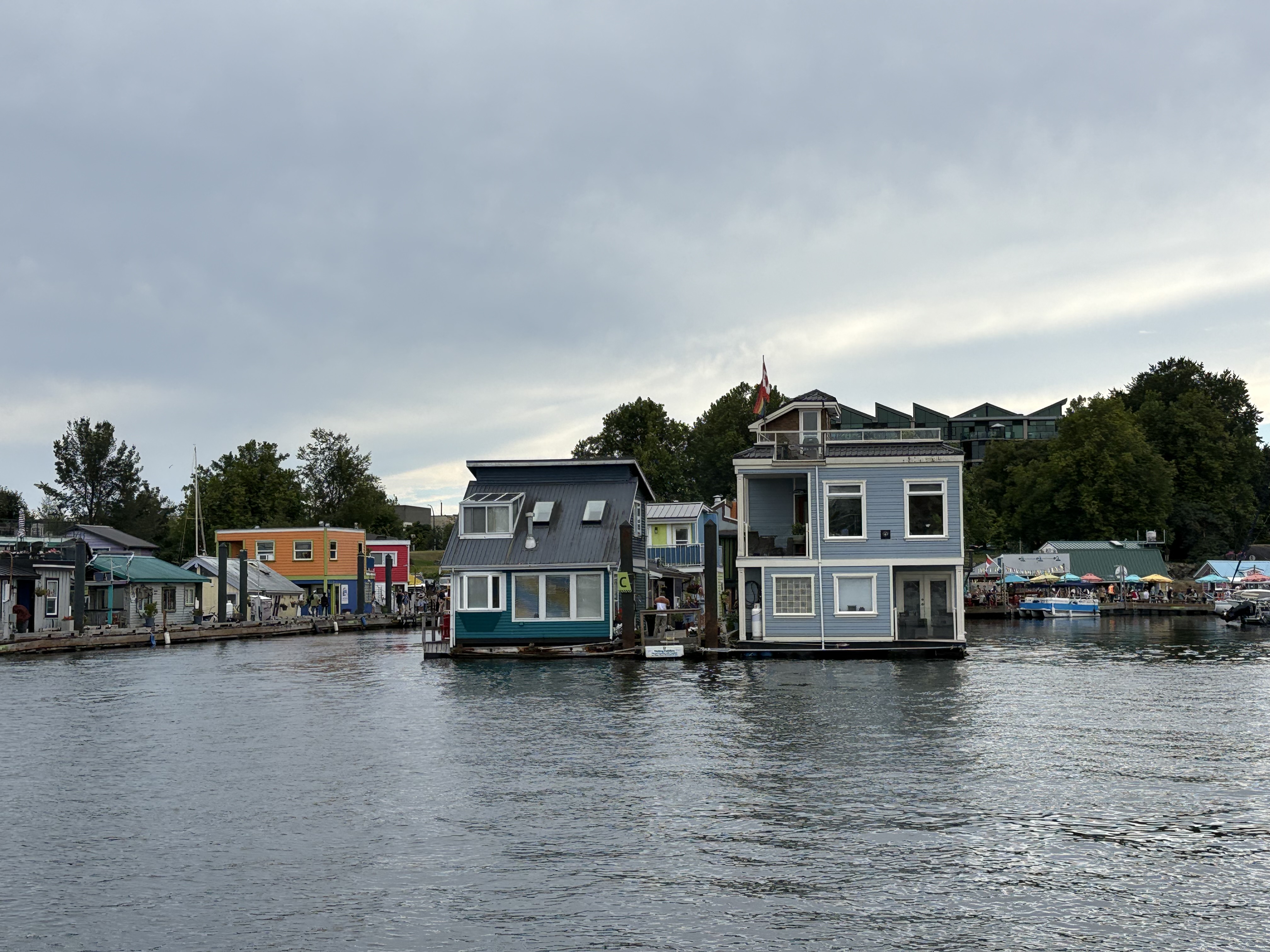 fishermans wharf houseboats